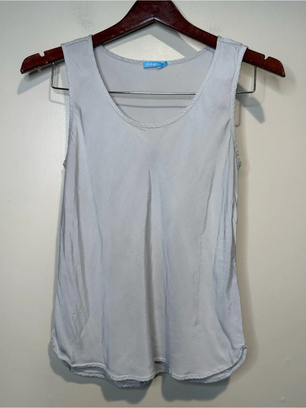 J.McLaughlin Silky flowy sleeveless blouse tank top light grey size small *flaw